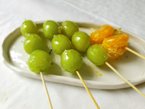[Tanghulu made with shine muscat grapes and tangerines. Photo credit to Subin Cho]