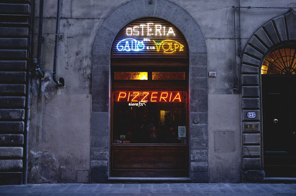 [Pizzeria in Italy. Credit to Pixabay]