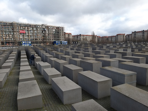 [The Holocaust Memorials in Berlin. Credits: Shi-hyoung Lee]