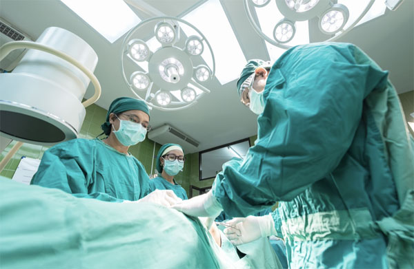 [Surgery, Hospital, Medical professionals image. Photo Credit: Pixabay]